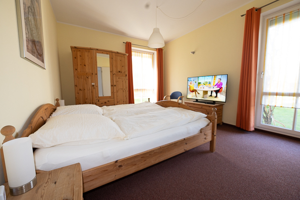 Schlafzimmer 1